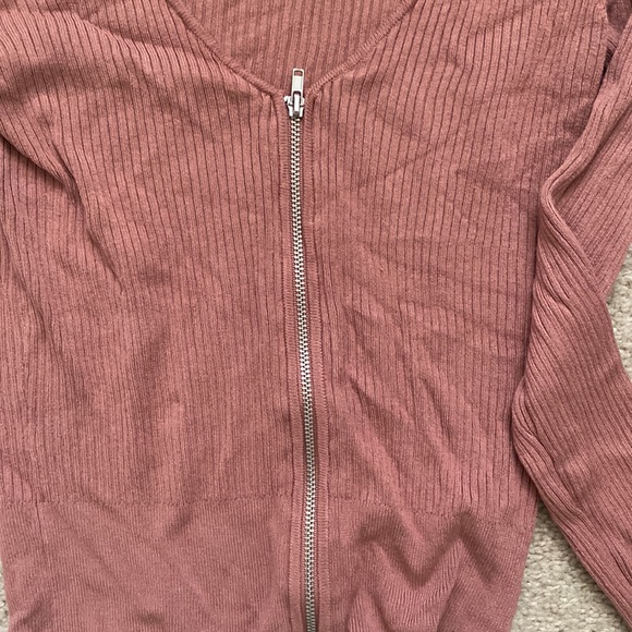 Zip up mauve sweater - Picture 3 of 3